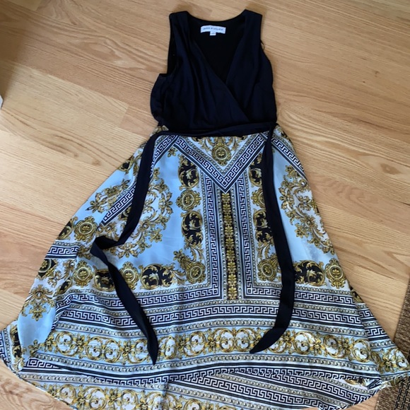 Beautiful Dress! - Picture 2 of 4